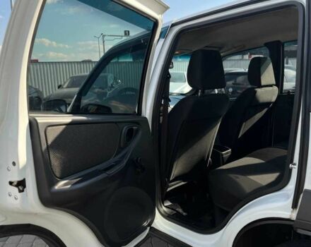 Белый Шевроле Нива, объемом двигателя 1.7 л и пробегом 98 тыс. км за 7500 $, фото 14 на Automoto.ua