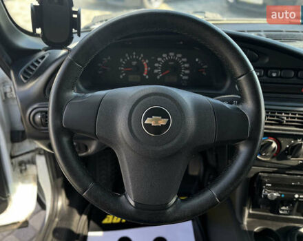 Білий Шевроле Нива, об'ємом двигуна 1.69 л та пробігом 98 тис. км за 7800 $, фото 19 на Automoto.ua