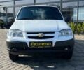 Белый Шевроле Нива, объемом двигателя 1.7 л и пробегом 98 тыс. км за 7500 $, фото 1 на Automoto.ua