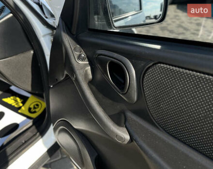 Белый Шевроле Нива, объемом двигателя 1.69 л и пробегом 98 тыс. км за 7500 $, фото 9 на Automoto.ua