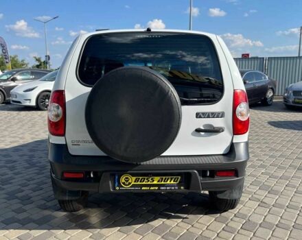 Белый Шевроле Нива, объемом двигателя 1.7 л и пробегом 98 тыс. км за 7500 $, фото 5 на Automoto.ua