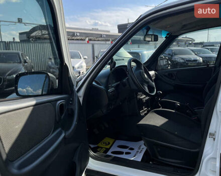 Белый Шевроле Нива, объемом двигателя 1.69 л и пробегом 98 тыс. км за 7500 $, фото 16 на Automoto.ua