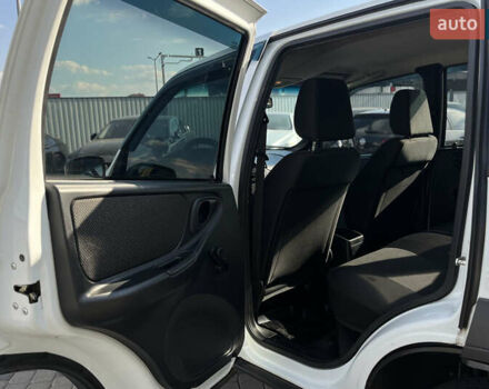 Белый Шевроле Нива, объемом двигателя 1.69 л и пробегом 98 тыс. км за 7500 $, фото 14 на Automoto.ua