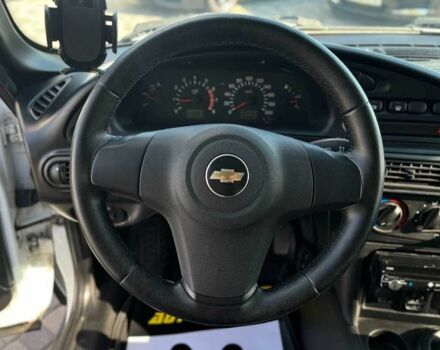 Белый Шевроле Нива, объемом двигателя 1.7 л и пробегом 98 тыс. км за 7500 $, фото 19 на Automoto.ua