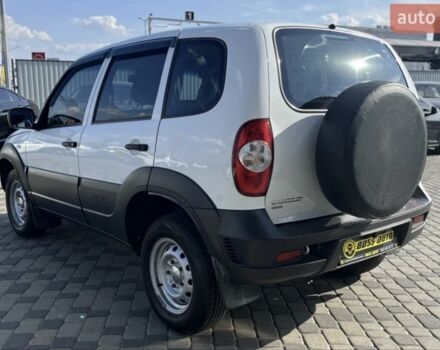 Белый Шевроле Нива, объемом двигателя 1.7 л и пробегом 98 тыс. км за 7200 $, фото 1 на Automoto.ua