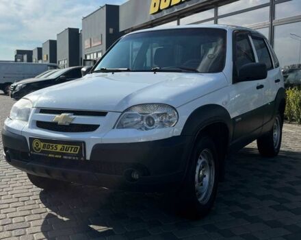 Белый Шевроле Нива, объемом двигателя 1.7 л и пробегом 98 тыс. км за 7500 $, фото 2 на Automoto.ua
