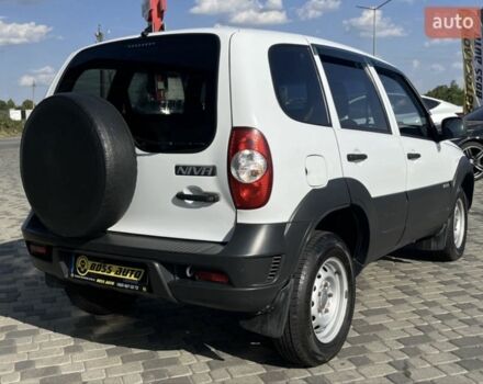 Белый Шевроле Нива, объемом двигателя 1.7 л и пробегом 98 тыс. км за 7200 $, фото 2 на Automoto.ua