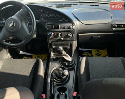 Белый Шевроле Нива, объемом двигателя 1.69 л и пробегом 98 тыс. км за 7500 $, фото 12 на Automoto.ua