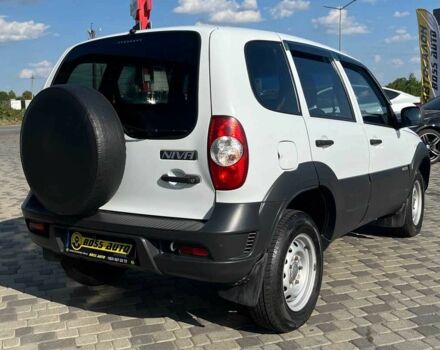 Белый Шевроле Нива, объемом двигателя 1.7 л и пробегом 98 тыс. км за 7500 $, фото 6 на Automoto.ua