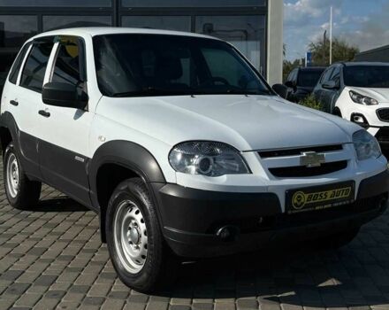 Білий Шевроле Нива, об'ємом двигуна 1.7 л та пробігом 98 тис. км за 7500 $, фото 1 на Automoto.ua