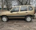 Бежевый Шевроле Нива, объемом двигателя 1.7 л и пробегом 280 тыс. км за 5800 $, фото 1 на Automoto.ua