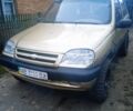 Бежевий Шевроле Нива, об'ємом двигуна 1.6 л та пробігом 100 тис. км за 2500 $, фото 1 на Automoto.ua