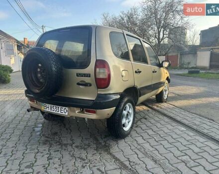 Бежевый Шевроле Нива, объемом двигателя 1.7 л и пробегом 230 тыс. км за 2300 $, фото 4 на Automoto.ua