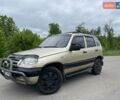 Бежевый Шевроле Нива, объемом двигателя 1.69 л и пробегом 250 тыс. км за 3000 $, фото 1 на Automoto.ua