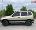 Бежевый Шевроле Нива, объемом двигателя 1.69 л и пробегом 250 тыс. км за 3000 $, фото 1 на Automoto.ua