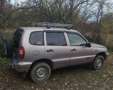 Бежевый Шевроле Нива, объемом двигателя 1.7 л и пробегом 444 тыс. км за 2700 $, фото 2 на Automoto.ua