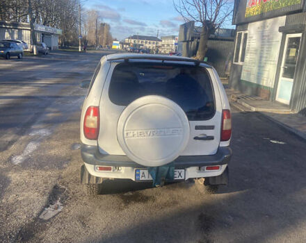 Бежевый Шевроле Нива, объемом двигателя 1.7 л и пробегом 150 тыс. км за 3800 $, фото 3 на Automoto.ua