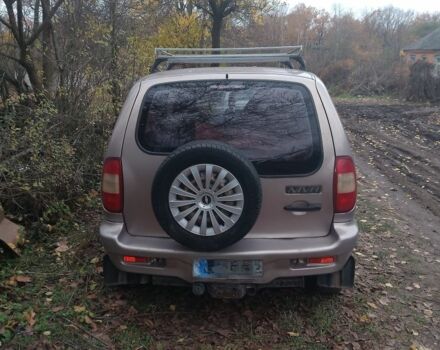 Бежевый Шевроле Нива, объемом двигателя 1.7 л и пробегом 444 тыс. км за 2700 $, фото 1 на Automoto.ua