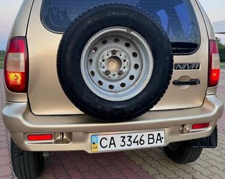 Бежевый Шевроле Нива, объемом двигателя 1.69 л и пробегом 125 тыс. км за 3600 $, фото 13 на Automoto.ua