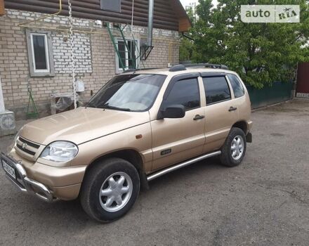 Бежевый Шевроле Нива, объемом двигателя 1.7 л и пробегом 187 тыс. км за 4000 $, фото 15 на Automoto.ua