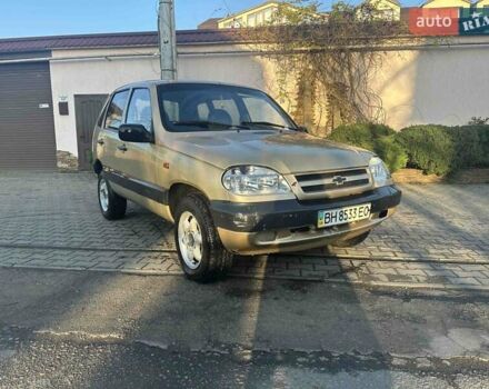 Бежевий Шевроле Нива, об'ємом двигуна 1.7 л та пробігом 230 тис. км за 2300 $, фото 1 на Automoto.ua