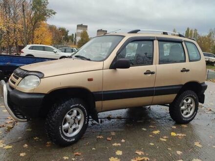 Шевроле Нива 2004 у Южноукраинске на Automoto.ua Бежевий Шевроле Нива, об'ємом двигуна 1.7 л та пробігом 200 тис. км за 5300 $, фото 1 на Automoto.ua
