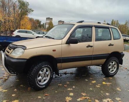 Шевроле Нива 2004 в Южноукраинске на Automoto.ua Бежевый Шевроле Нива, объемом двигателя 1.7 л и пробегом 200 тыс. км за 5300 $, фото 1 на Automoto.ua