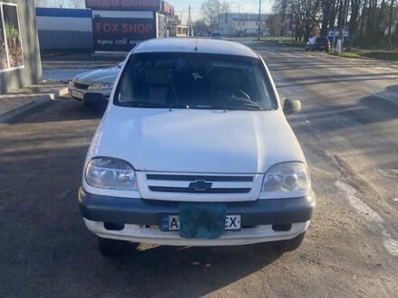 Бежевий Шевроле Нива, об'ємом двигуна 1.7 л та пробігом 150 тис. км за 3800 $, фото 1 на Automoto.ua