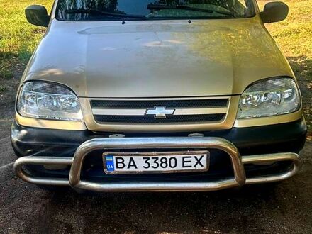Шевроле Нива 2006 в Новоукраинке на Automoto.ua Бежевый Шевроле Нива, объемом двигателя 1.7 л и пробегом 200 тыс. км за 3500 $, фото 1 на Automoto.ua