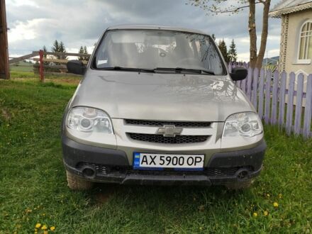 Шевроле Нива 2010 у Путиле на Automoto.ua Бежевий Шевроле Нива, об'ємом двигуна 1.7 л та пробігом 250 тис. км за 4500 $, фото 1 на Automoto.ua