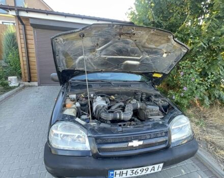 Черный Шевроле Нива, объемом двигателя 1.7 л и пробегом 250 тыс. км за 3800 $, фото 5 на Automoto.ua