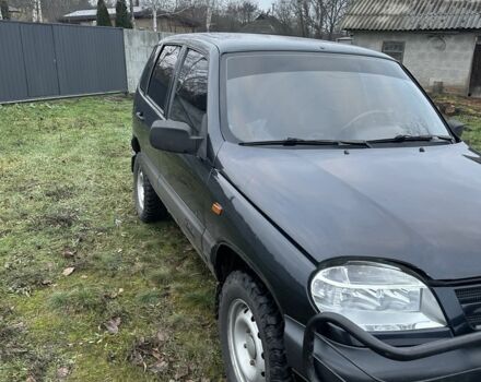 Чорний Шевроле Нива, об'ємом двигуна 1.7 л та пробігом 115 тис. км за 3300 $, фото 3 на Automoto.ua