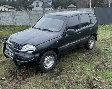 Чорний Шевроле Нива, об'ємом двигуна 1.7 л та пробігом 115 тис. км за 3300 $, фото 4 на Automoto.ua