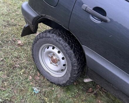 Чорний Шевроле Нива, об'ємом двигуна 1.7 л та пробігом 115 тис. км за 3300 $, фото 2 на Automoto.ua