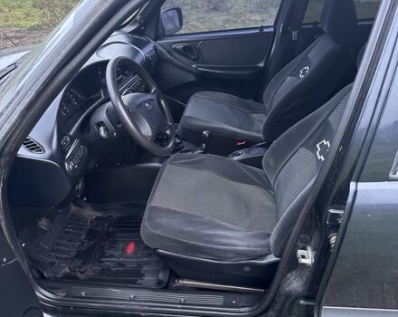 Чорний Шевроле Нива, об'ємом двигуна 1.7 л та пробігом 115 тис. км за 3300 $, фото 10 на Automoto.ua