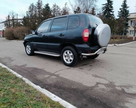 Черный Шевроле Нива, объемом двигателя 1.7 л и пробегом 195 тыс. км за 3100 $, фото 1 на Automoto.ua