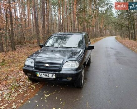 Чорний Шевроле Нива, об'ємом двигуна 1.7 л та пробігом 250 тис. км за 4600 $, фото 1 на Automoto.ua