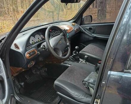 Чорний Шевроле Нива, об'ємом двигуна 1.7 л та пробігом 250 тис. км за 4600 $, фото 8 на Automoto.ua