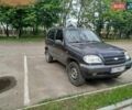 Черный Шевроле Нива, объемом двигателя 1.69 л и пробегом 260 тыс. км за 3800 $, фото 1 на Automoto.ua
