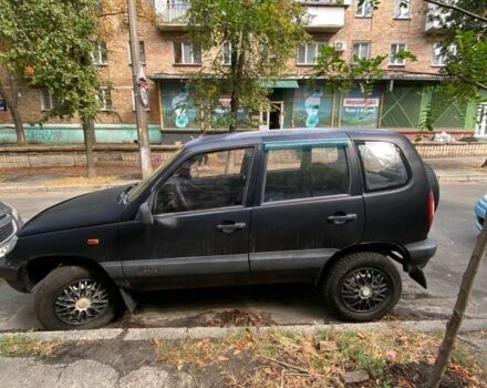 Черный Шевроле Нива, объемом двигателя 1.7 л и пробегом 373 тыс. км за 3400 $, фото 5 на Automoto.ua