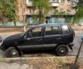 Черный Шевроле Нива, объемом двигателя 1.7 л и пробегом 373 тыс. км за 3400 $, фото 5 на Automoto.ua
