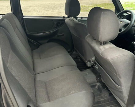 Черный Шевроле Нива, объемом двигателя 1.69 л и пробегом 264 тыс. км за 3700 $, фото 7 на Automoto.ua