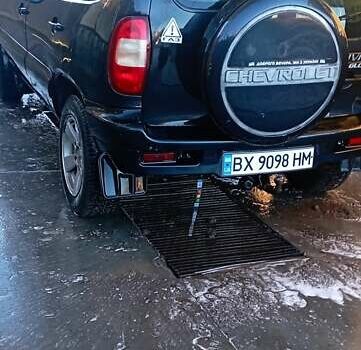 Черный Шевроле Нива, объемом двигателя 1.69 л и пробегом 189 тыс. км за 3500 $, фото 13 на Automoto.ua