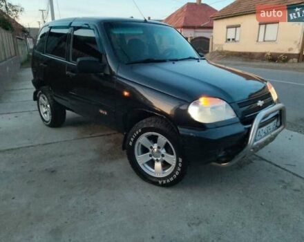 Черный Шевроле Нива, объемом двигателя 1.69 л и пробегом 180 тыс. км за 3300 $, фото 7 на Automoto.ua