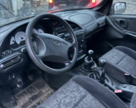 Черный Шевроле Нива, объемом двигателя 1.7 л и пробегом 200 тыс. км за 1307 $, фото 4 на Automoto.ua