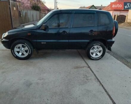 Черный Шевроле Нива, объемом двигателя 1.69 л и пробегом 180 тыс. км за 3300 $, фото 4 на Automoto.ua