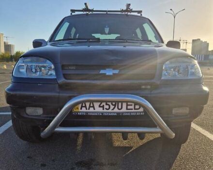 Черный Шевроле Нива, объемом двигателя 1.69 л и пробегом 129 тыс. км за 4700 $, фото 1 на Automoto.ua