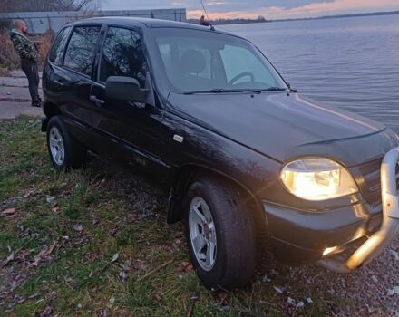 Черный Шевроле Нива, объемом двигателя 1 л и пробегом 234 тыс. км за 3300 $, фото 7 на Automoto.ua