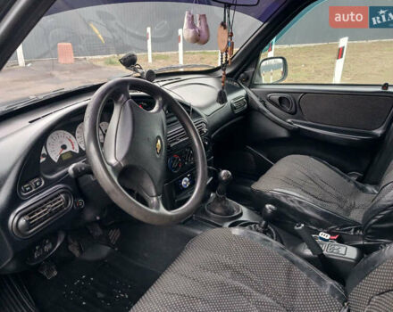 Чорний Шевроле Нива, об'ємом двигуна 1.69 л та пробігом 206 тис. км за 4800 $, фото 6 на Automoto.ua