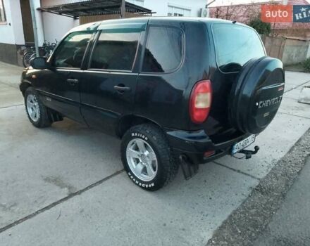 Черный Шевроле Нива, объемом двигателя 1.69 л и пробегом 180 тыс. км за 3300 $, фото 2 на Automoto.ua